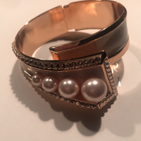 Nicholas Kirkwood Authentic Swarovski Atelier Gold Cuff. - Picture 6 of 8